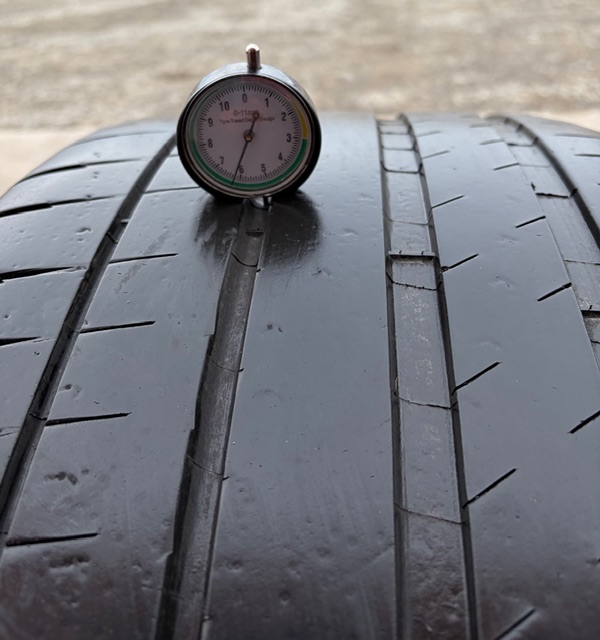 Michelin 325/35/R23 – Image 2