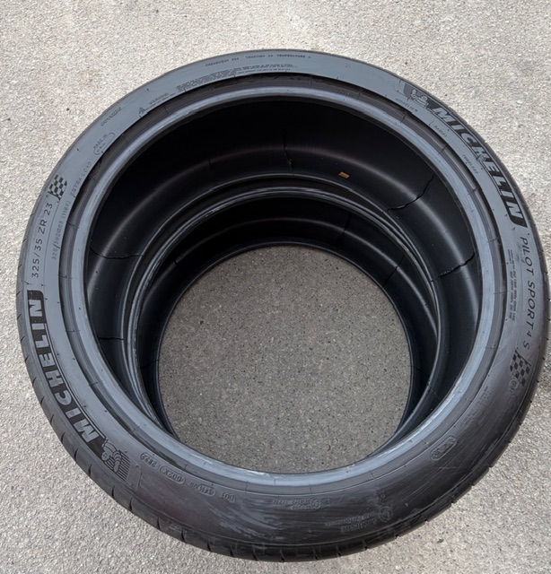 Michelin 325/35/R23 – Image 3