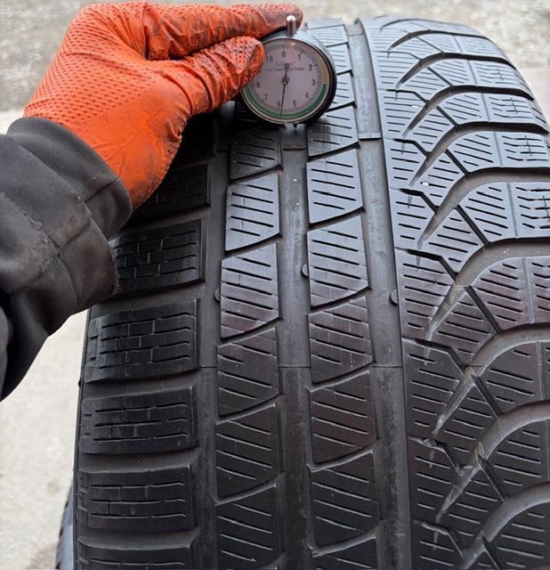 Pirelli 255/30/R20 – Image 2
