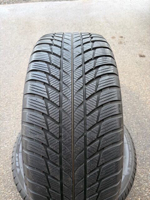 Bridgestone 225/50/R18 – Image 2