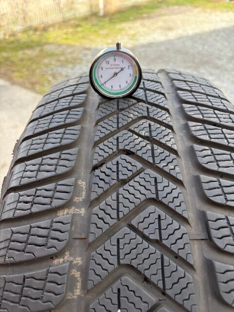 Pirelli 255/40/R20 – Image 2