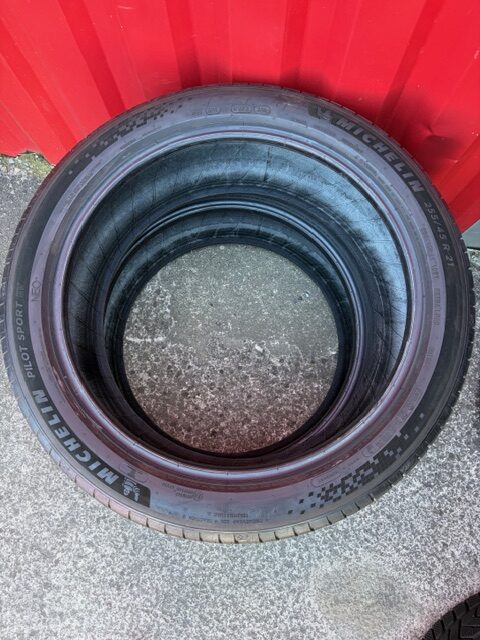 Michelin 255/45/R21 – Image 3