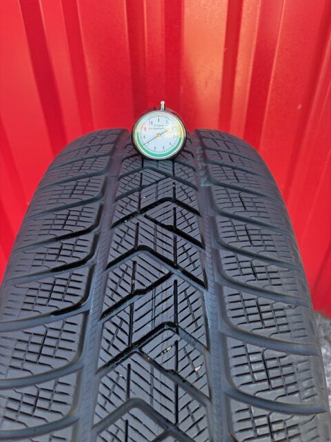 Pirelli 255/40/R22 – Image 2