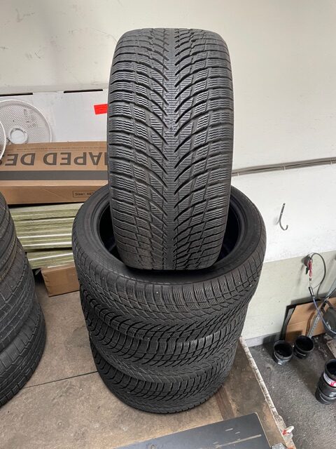 Nokian 275/35/R20