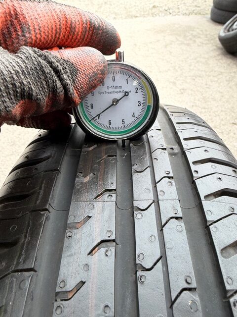 Continental 165/60/R15 – Image 2