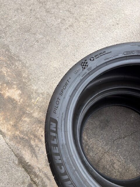 Michelin 295/40/R19 – Image 4
