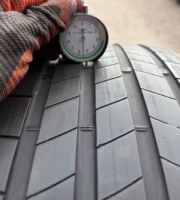 Bridgestone 255/50/R19 – Image 2
