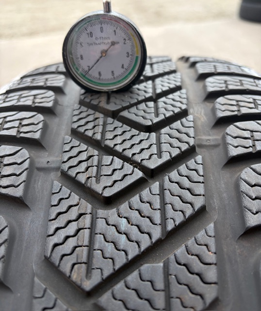 Pirelli 255/35/R20 – Image 2