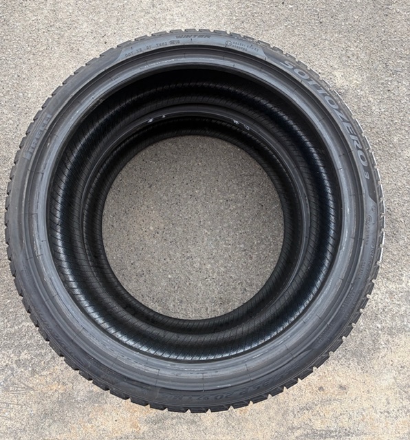 Pirelli 255/35/R20 – Image 3