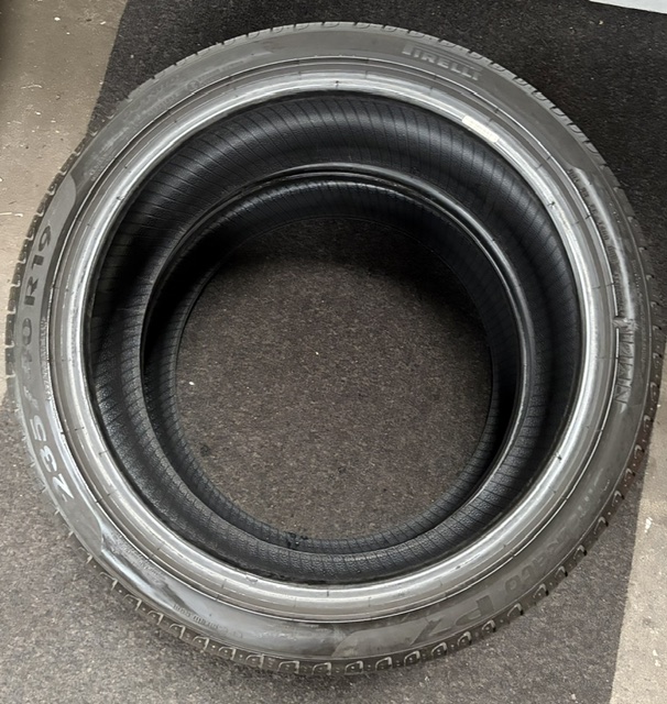 Pirelli 235/40/R19 – Image 3