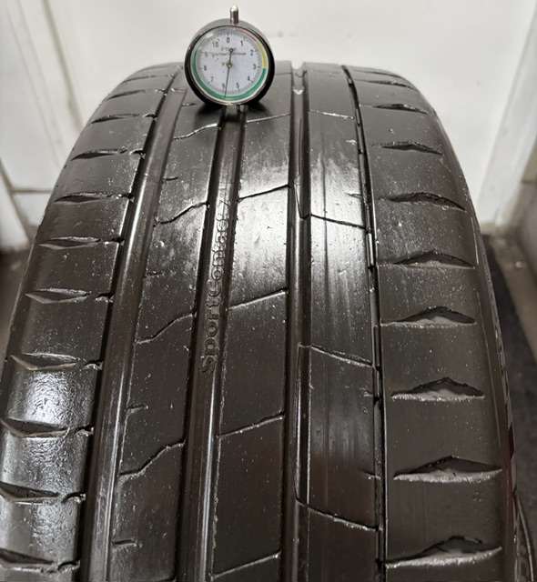 Continental 235/40/R19 – Image 2