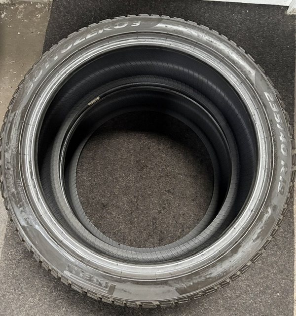 Pirelli 235/40/R19 – Image 3