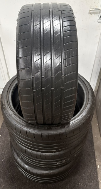 Bridgestone 235/35/R19