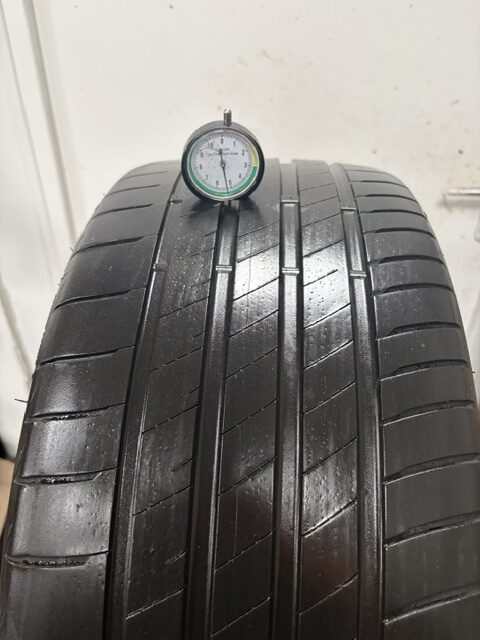 Bridgestone 235/35/R19 – Image 2